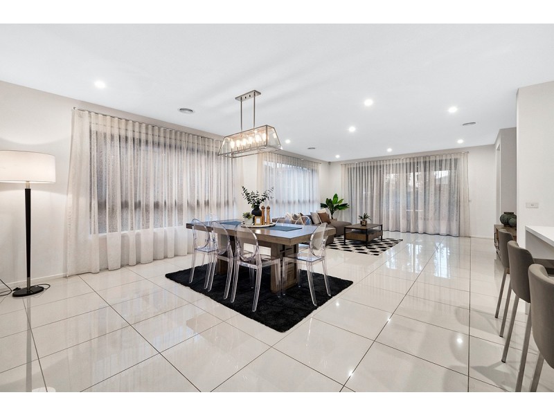 21 Strikeline Crescent, Clyde North VIC 3978