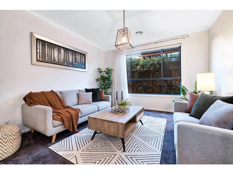 21 Strikeline Crescent, Clyde North VIC 3978