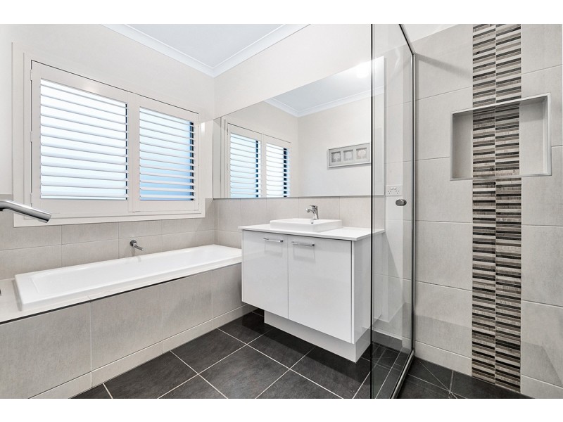 21 Strikeline Crescent, Clyde North VIC 3978