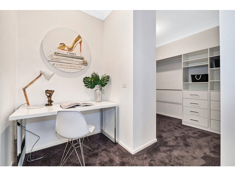 21 Strikeline Crescent, Clyde North VIC 3978