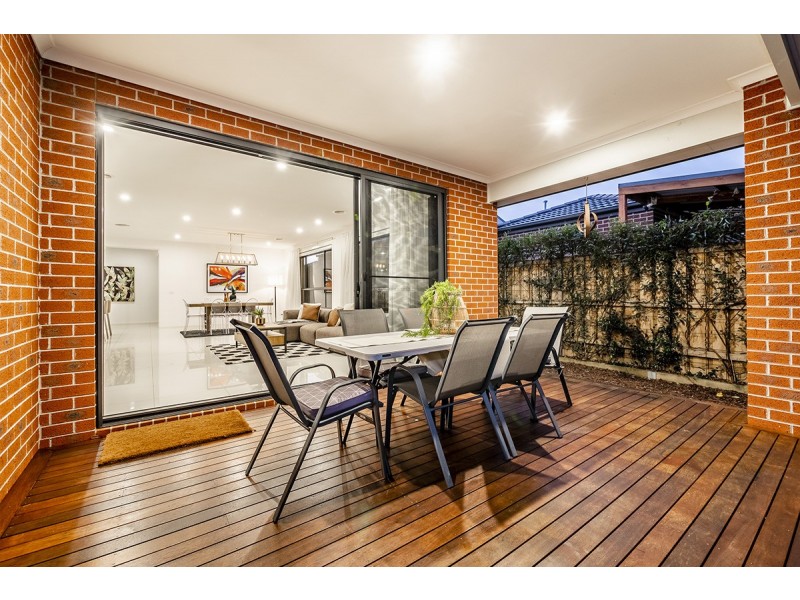 21 Strikeline Crescent, Clyde North VIC 3978