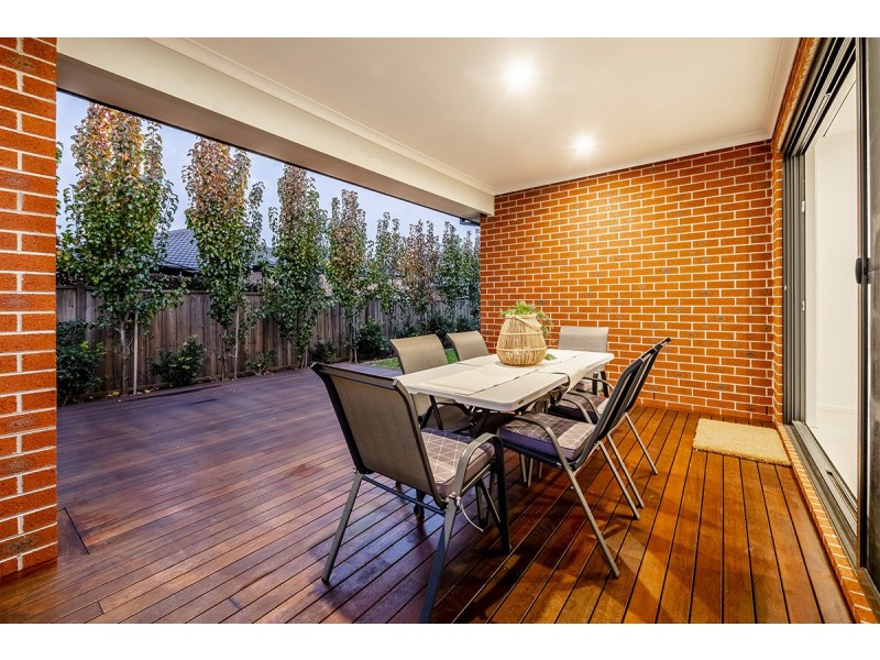 21 Strikeline Crescent, Clyde North VIC 3978