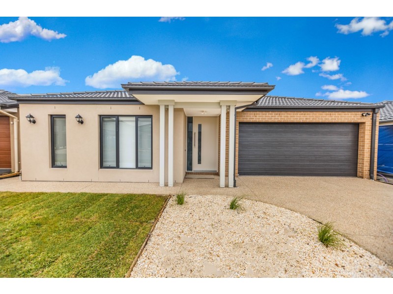 63 Belcam Circuit, Clyde North VIC 3978