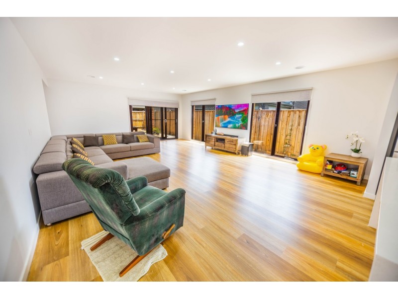 21 Romulus Crescent, Cranbourne West VIC 3977