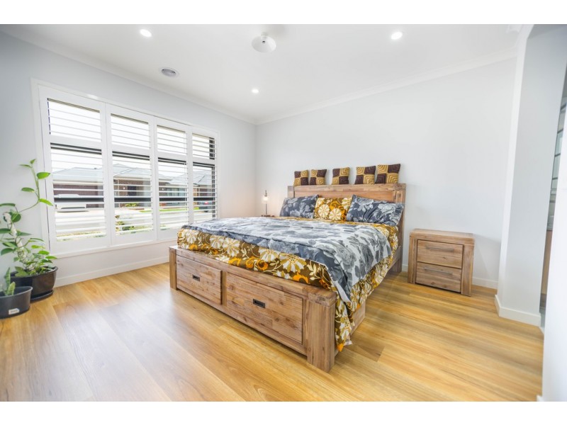 21 Romulus Crescent, Cranbourne West VIC 3977