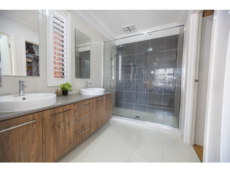 21 Romulus Crescent, Cranbourne West VIC 3977