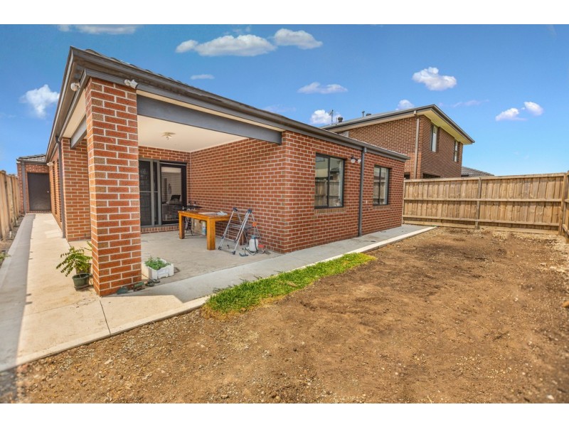21 Romulus Crescent, Cranbourne West VIC 3977