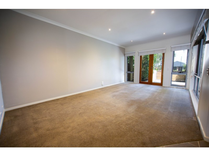 6 Manna Row, Officer VIC 3809