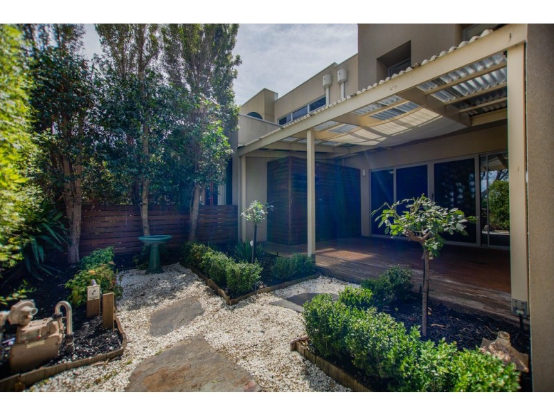 6 Manna Row, Officer VIC 3809