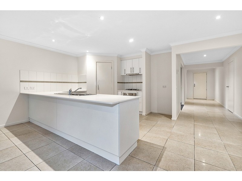 7 Beauchamp Way, Cranbourne East VIC 3977