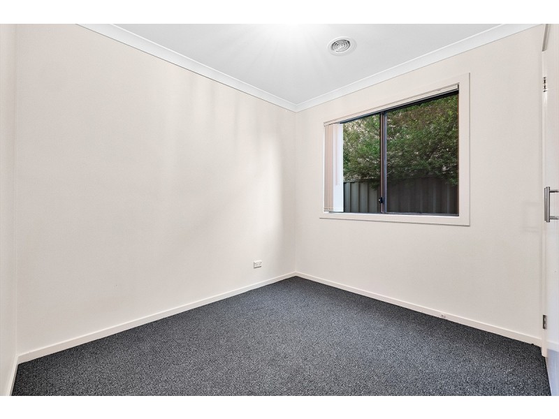 7 Beauchamp Way, Cranbourne East VIC 3977