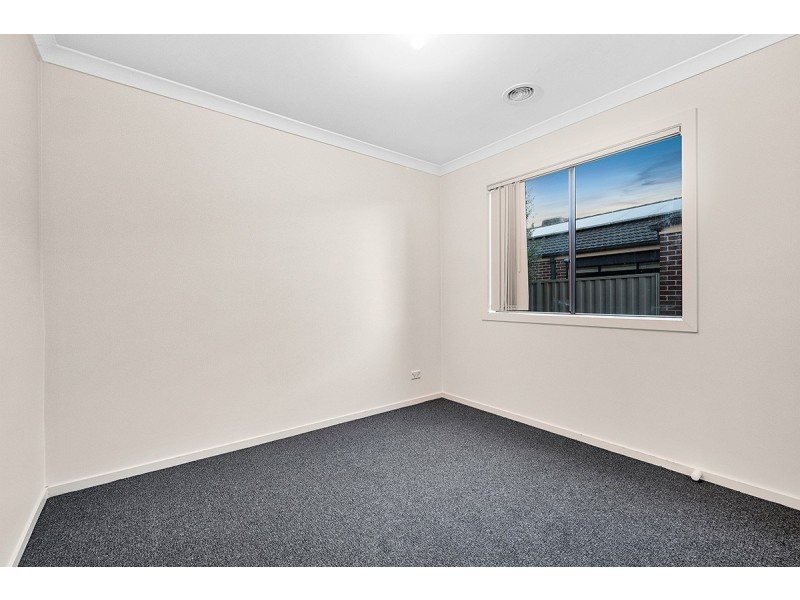 7 Beauchamp Way, Cranbourne East VIC 3977