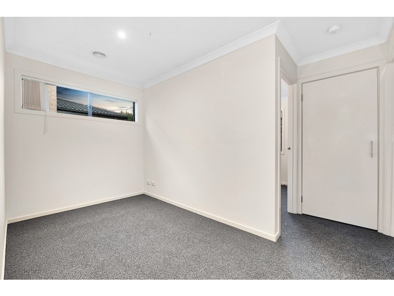 7 Beauchamp Way, Cranbourne East VIC 3977