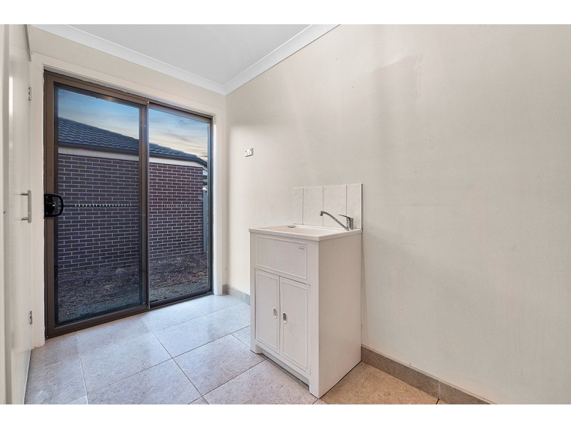 7 Beauchamp Way, Cranbourne East VIC 3977