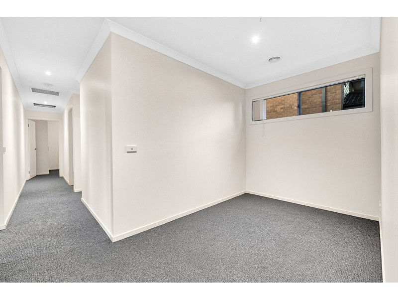 7 Beauchamp Way, Cranbourne East VIC 3977
