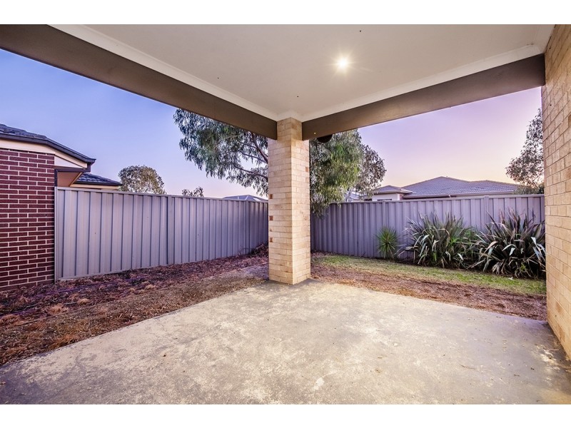 7 Beauchamp Way, Cranbourne East VIC 3977