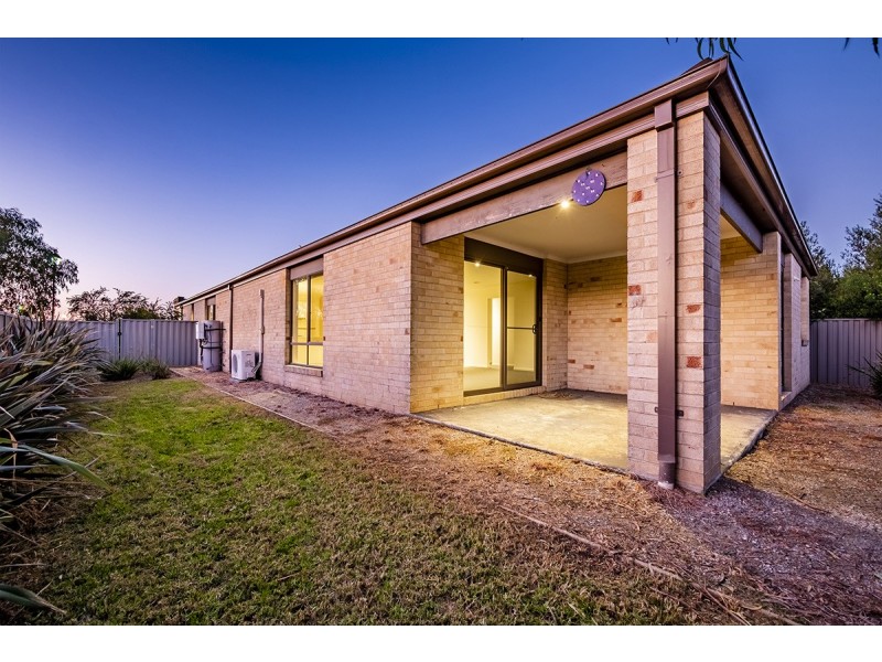7 Beauchamp Way, Cranbourne East VIC 3977