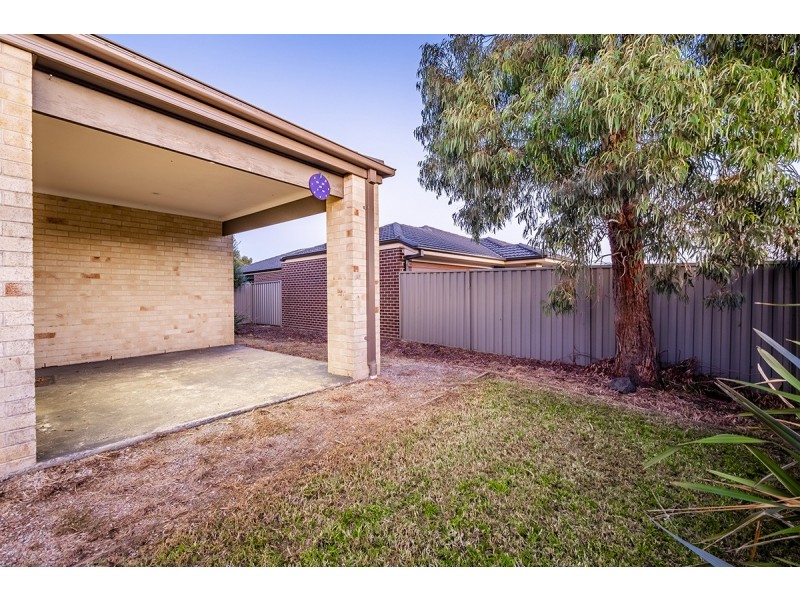 7 Beauchamp Way, Cranbourne East VIC 3977