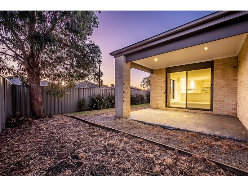 7 Beauchamp Way, Cranbourne East VIC 3977