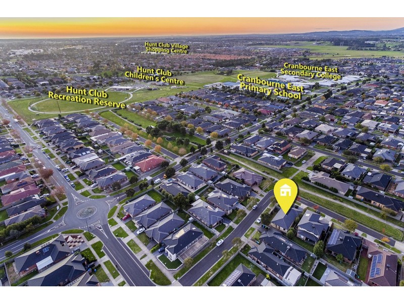 7 Beauchamp Way, Cranbourne East VIC 3977