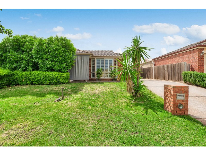12 Genoa Way, Cranbourne West VIC 3977
