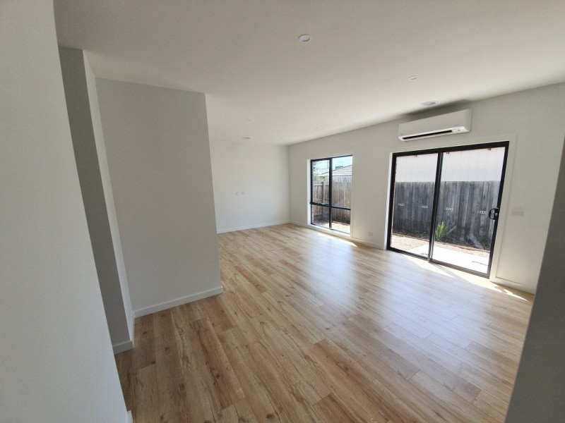 2/21 Rouse Street, Cranbourne VIC 3977