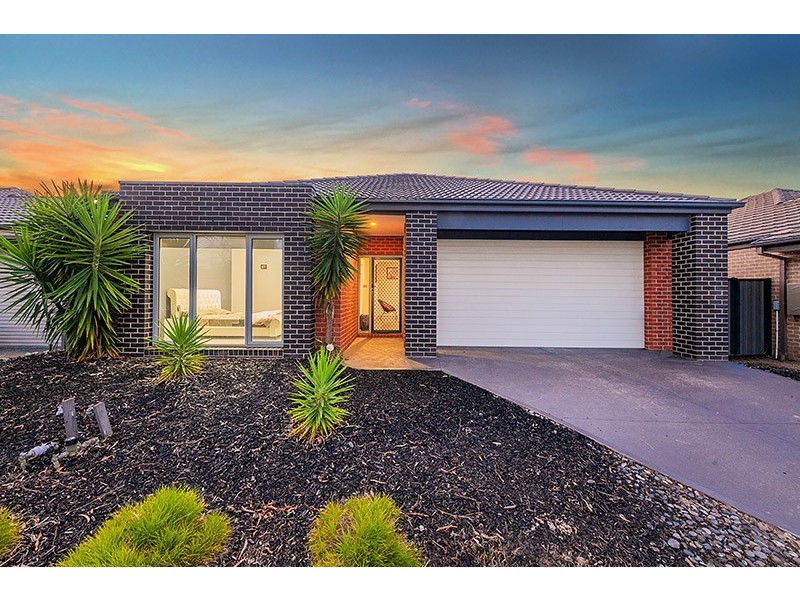 100 Selandra Boulevard, Clyde North VIC 3978