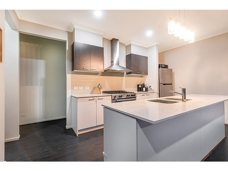 100 Selandra Boulevard, Clyde North VIC 3978