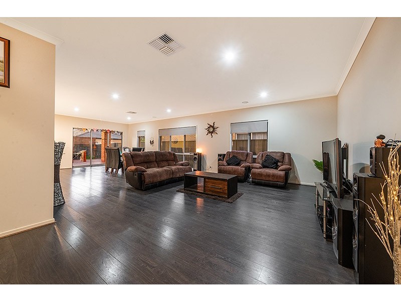 100 Selandra Boulevard, Clyde North VIC 3978