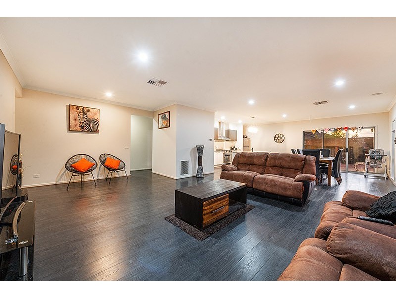 100 Selandra Boulevard, Clyde North VIC 3978