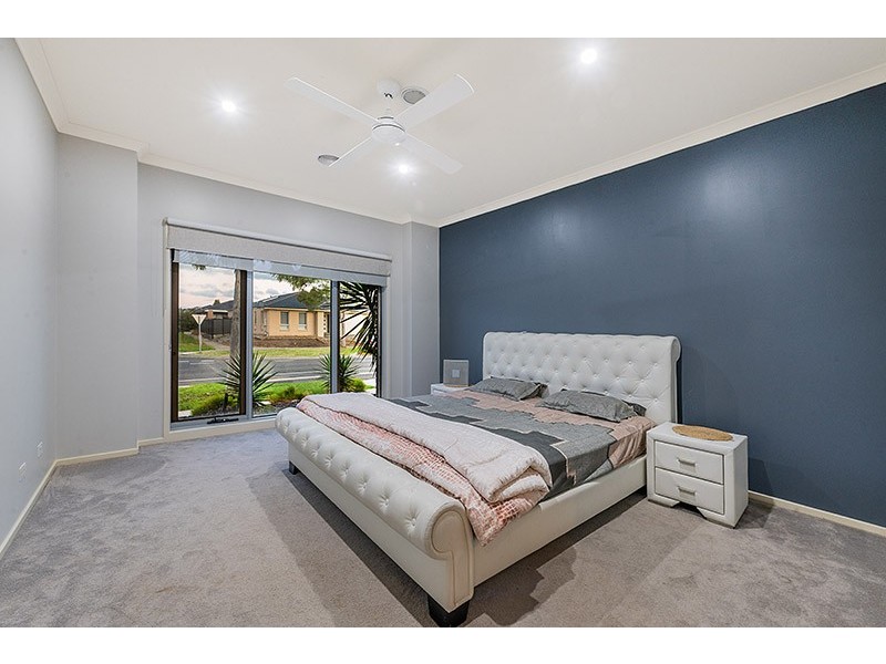 100 Selandra Boulevard, Clyde North VIC 3978