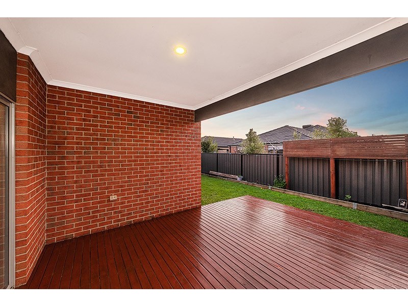 100 Selandra Boulevard, Clyde North VIC 3978