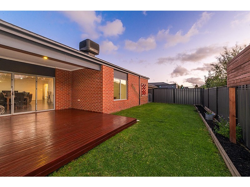 100 Selandra Boulevard, Clyde North VIC 3978