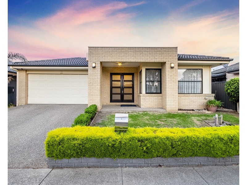 113 Selandra Boulevard, Clyde North VIC 3978