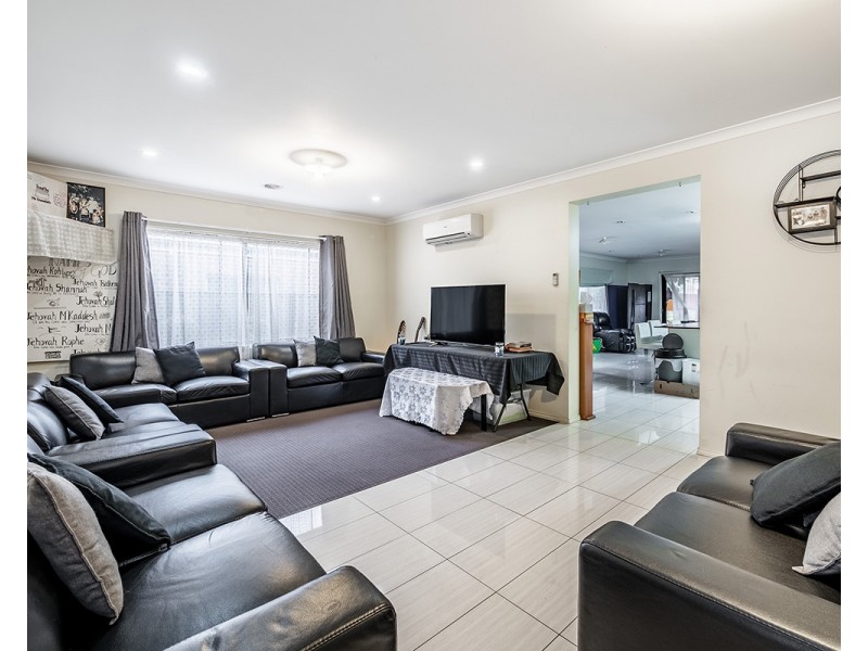 113 Selandra Boulevard, Clyde North VIC 3978