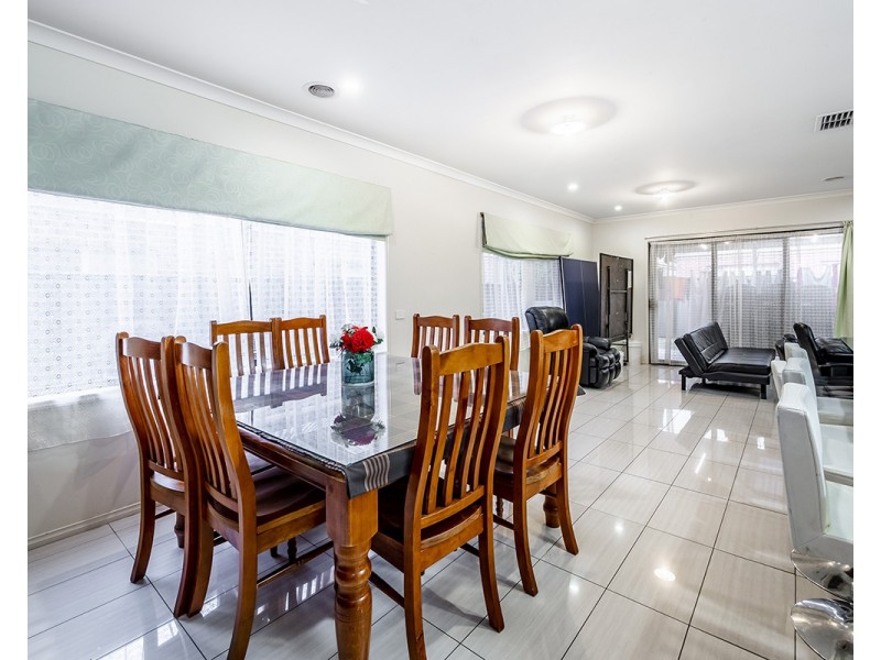 113 Selandra Boulevard, Clyde North VIC 3978