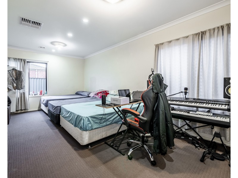 113 Selandra Boulevard, Clyde North VIC 3978