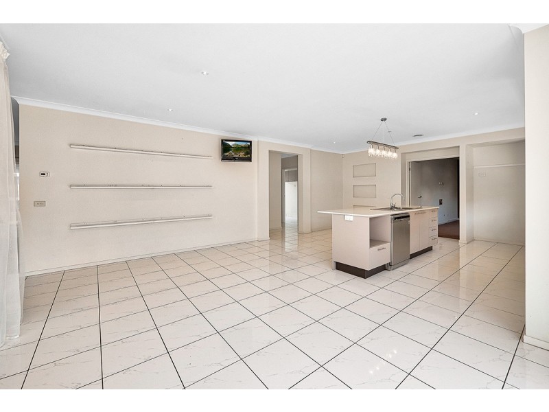 14 Caribbean Pine Court, Lyndhurst VIC 3975