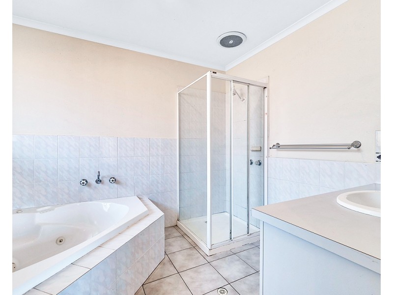 14 Cumquat Court, Cranbourne North VIC 3977