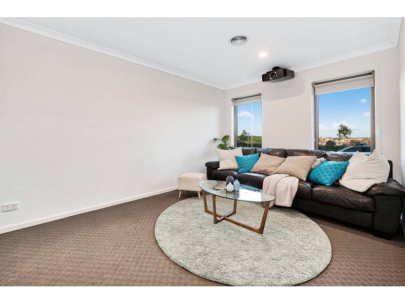 42 Parkhurst Drive, Cranbourne East VIC 3977