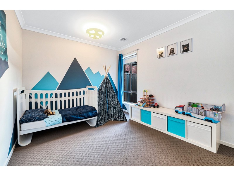 42 Parkhurst Drive, Cranbourne East VIC 3977