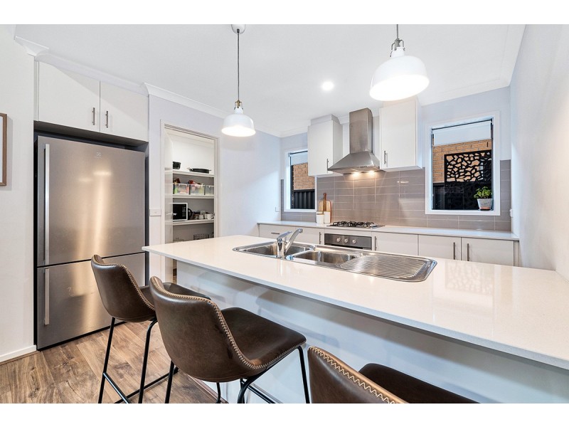 42 Parkhurst Drive, Cranbourne East VIC 3977