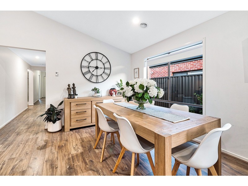 42 Parkhurst Drive, Cranbourne East VIC 3977