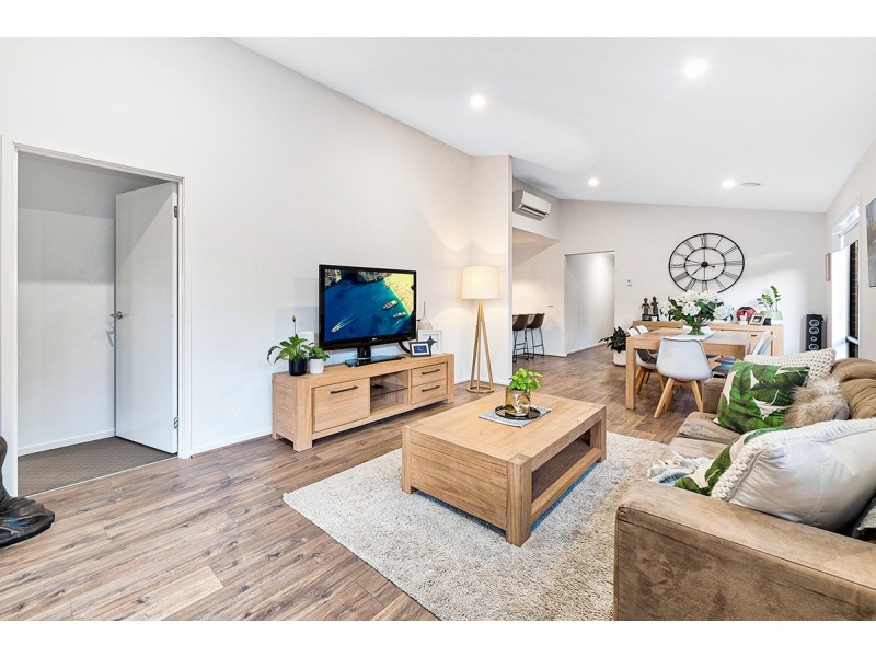 42 Parkhurst Drive, Cranbourne East VIC 3977