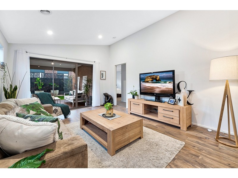 42 Parkhurst Drive, Cranbourne East VIC 3977