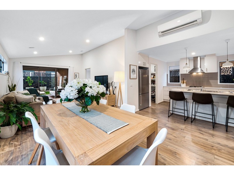 42 Parkhurst Drive, Cranbourne East VIC 3977