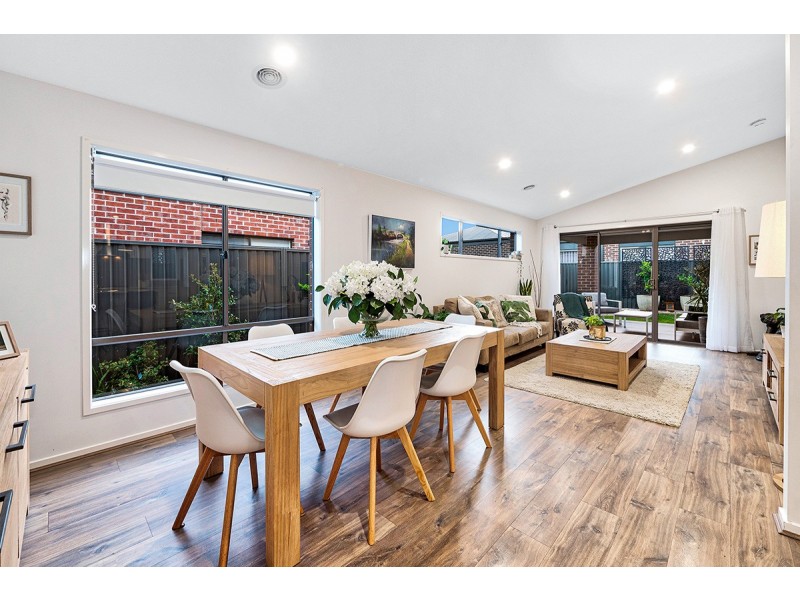 42 Parkhurst Drive, Cranbourne East VIC 3977