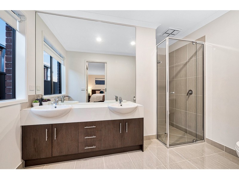 42 Parkhurst Drive, Cranbourne East VIC 3977