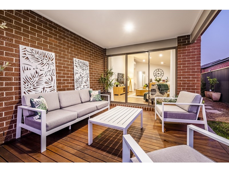 42 Parkhurst Drive, Cranbourne East VIC 3977