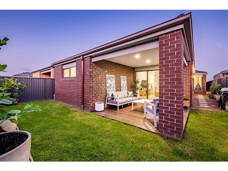 42 Parkhurst Drive, Cranbourne East VIC 3977